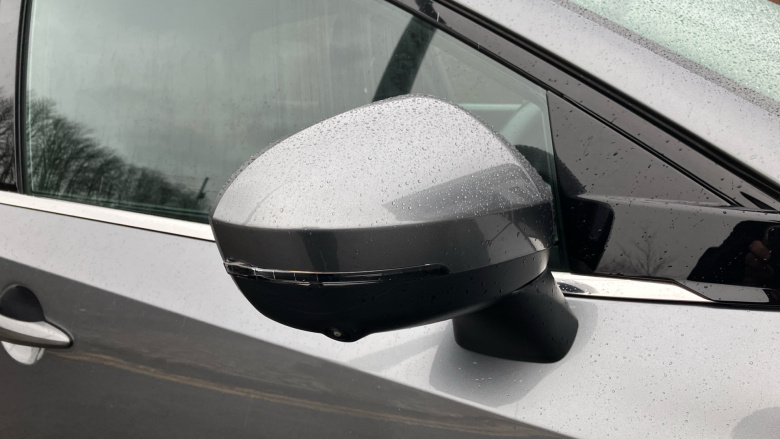 Nissan Qashqai 1.3 DiG-T MH N-Connecta 5dr Petrol Hatchback